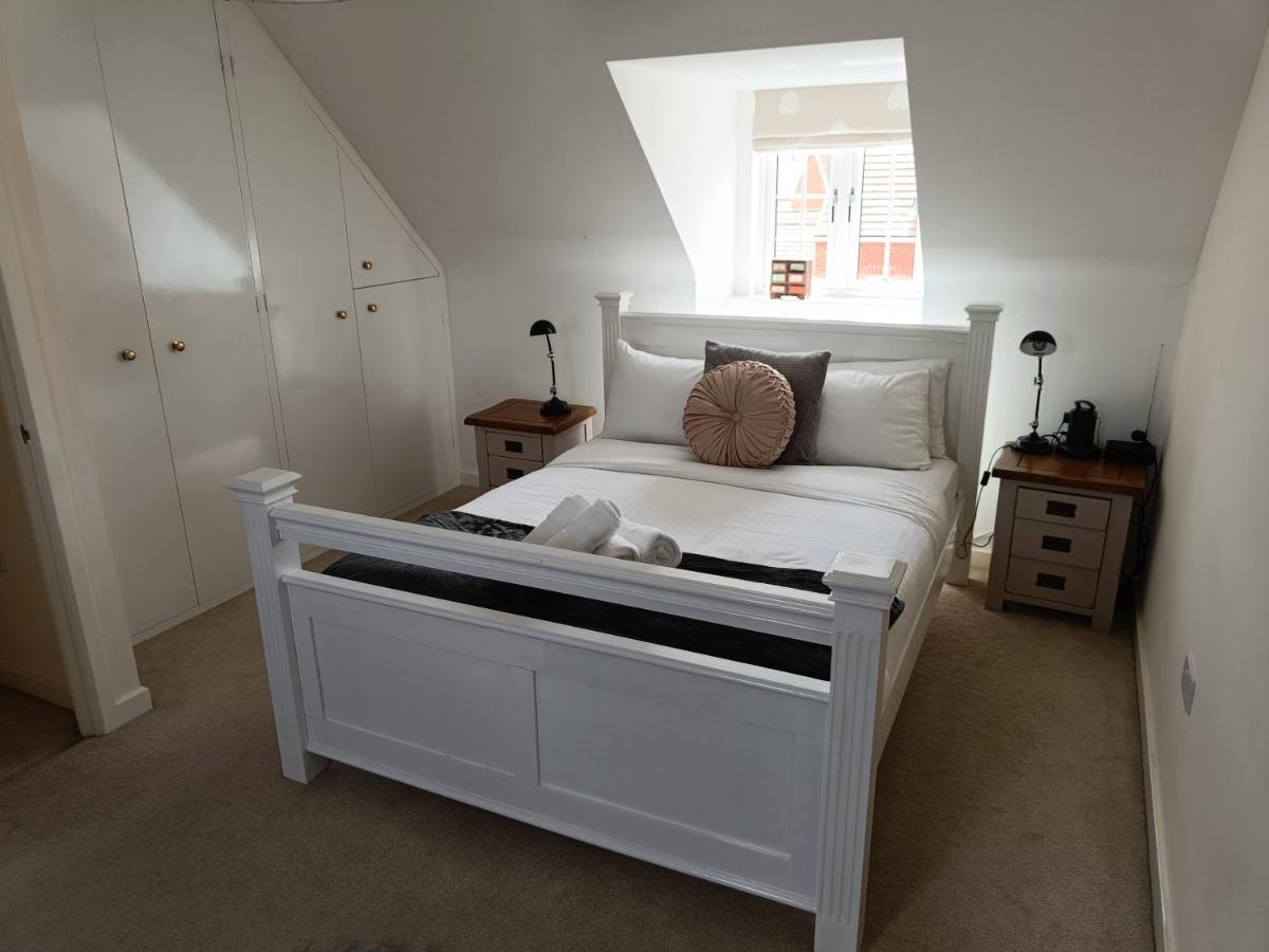 3 Bedroom Townhouse Near Bicester Village Exterior foto